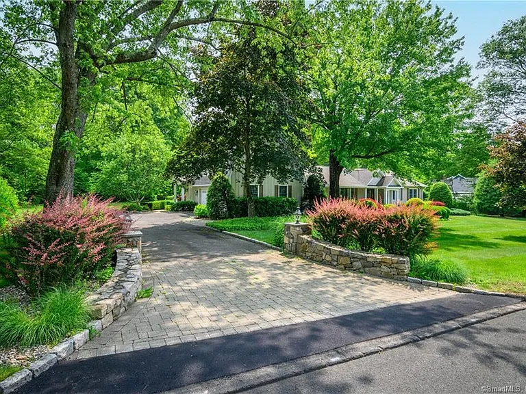 23 Richter Dr — Photo 1