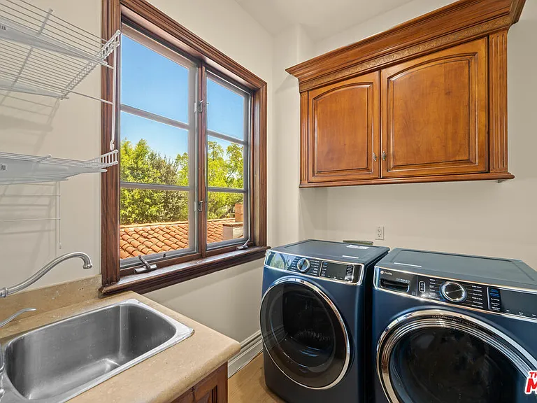 119 N Maple Dr — Photo 33