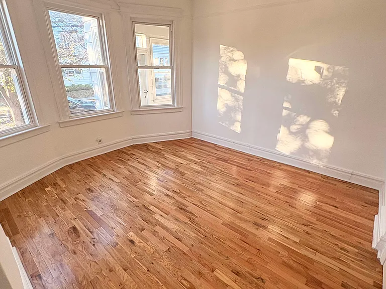 90 N Spring St #1 — Photo 2