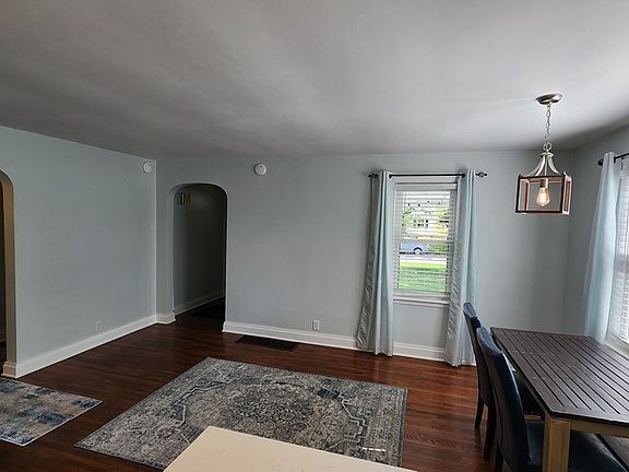 2nd image of 402 Fairlawn Ave
