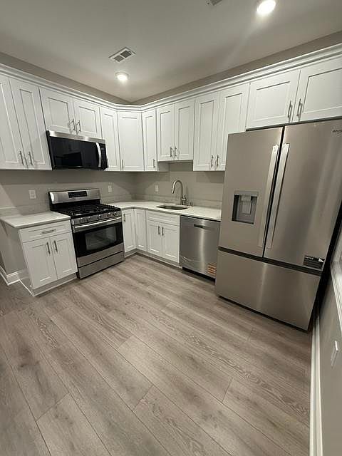 1st image of 218 Dwight St Floor 1