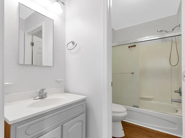 1318 Bainbridge St — Photo 17
