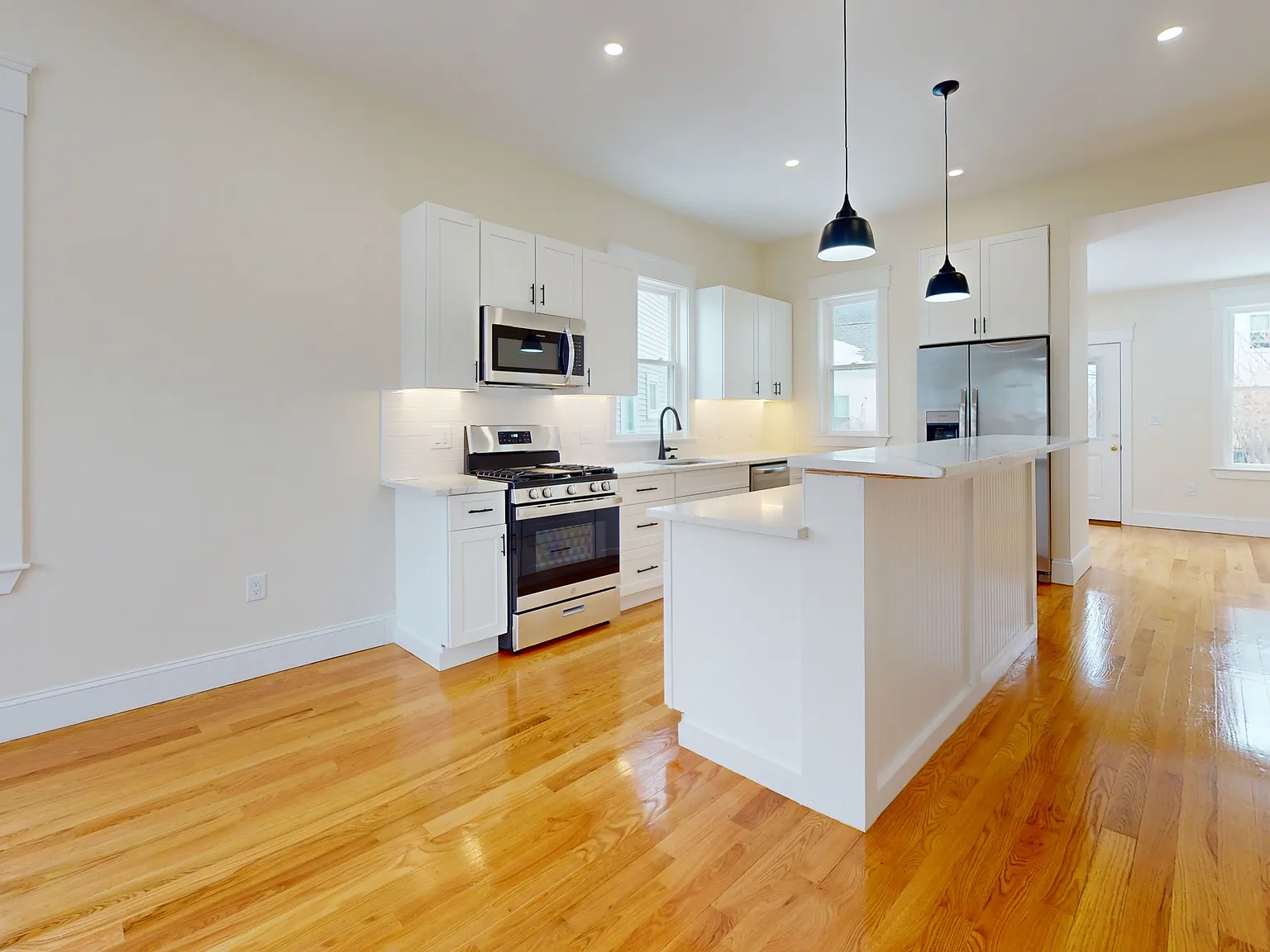 3 bed, 2.5 bath, 1600 sqft, $4,600 — Photo 1