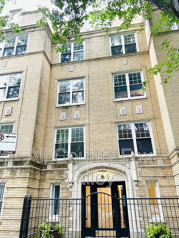 2 bed, 1.0 bath, $1,850 — Photo 2