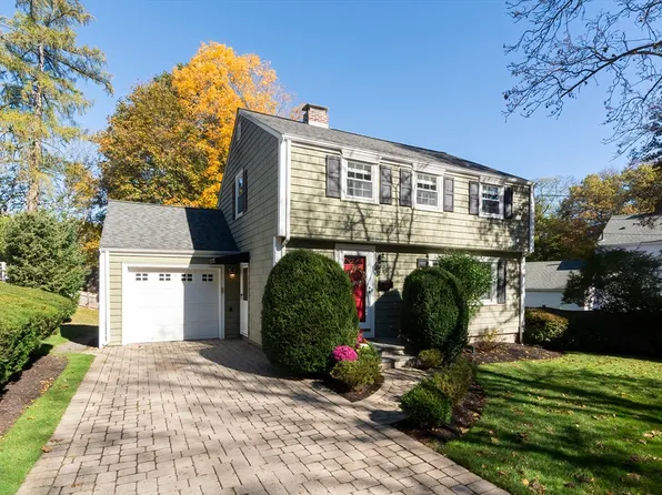 5 Norwich Cir, Medford, MA 02155