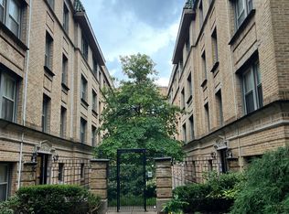 1362 W Greenleaf Ave, Chicago, IL 60626