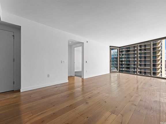 4th image of 1001 Queen St #2109