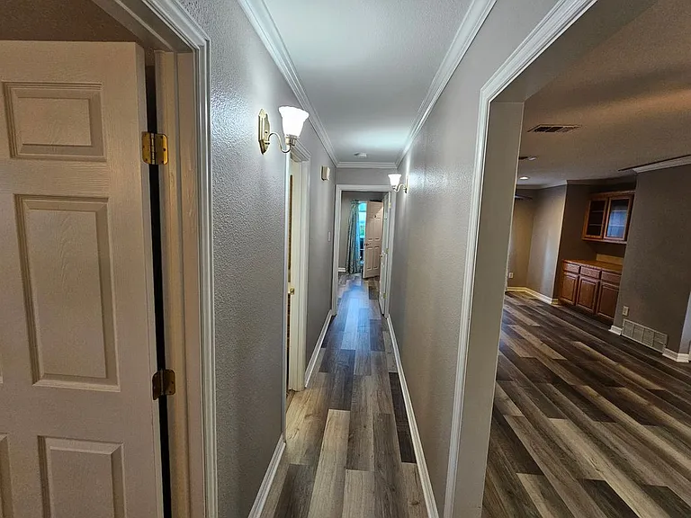 405 Atkerson Ln — Photo 16