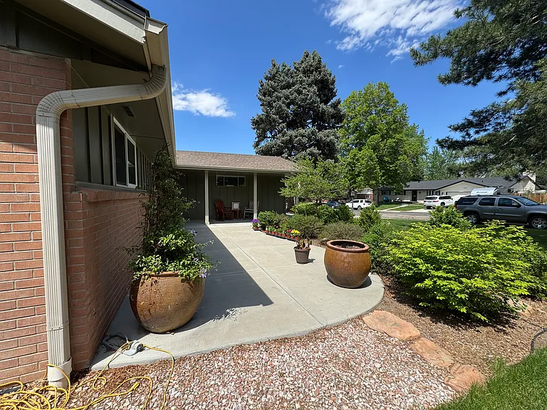 6907 S Hill St — Photo 3