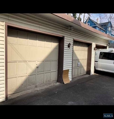 2nd image of 447-449 11th Ave