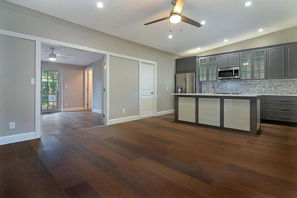 Building Photo - 959 SW 18th St #W