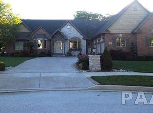 102 Oakridge Ct, East Peoria, IL 61611