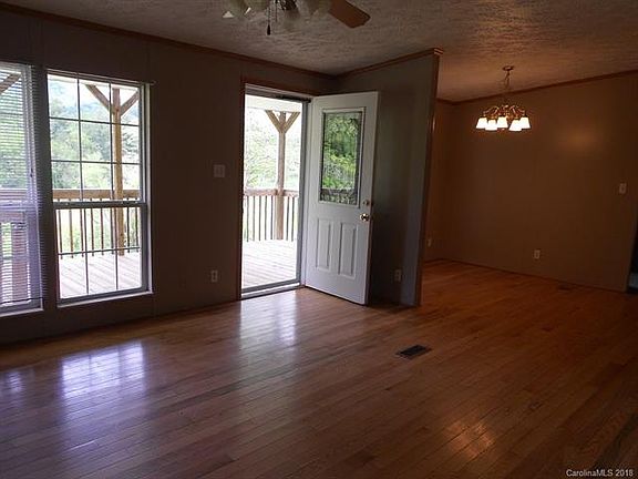 4th image of 155 Adell Dr