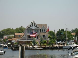 96 Hampton Pl, Freeport, NY 11520