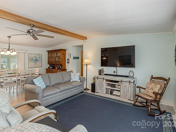 4th image of 221 Cranbrook Cir