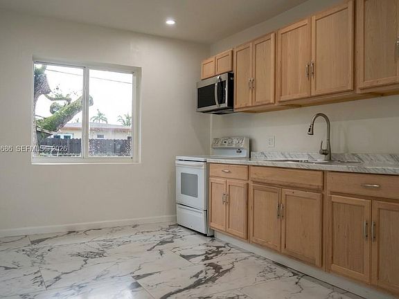 3rd image of 3201 SW 48th Ave
