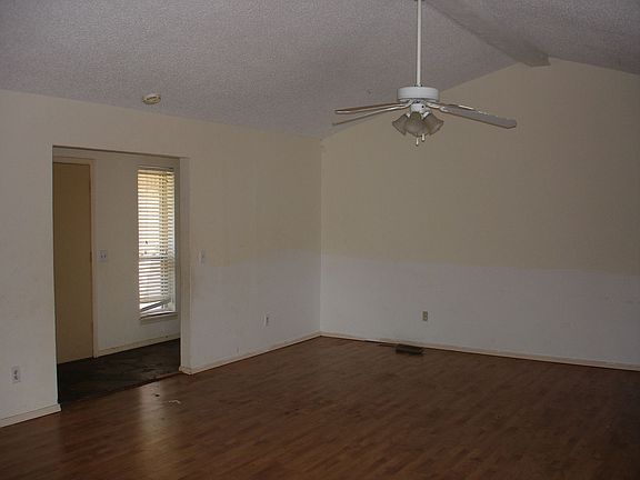 Vaulted Ceiling in Living Room!