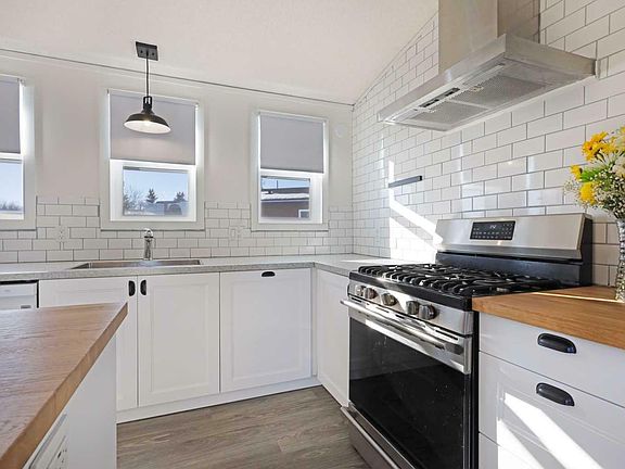 5th image of 11 Roseglen Close