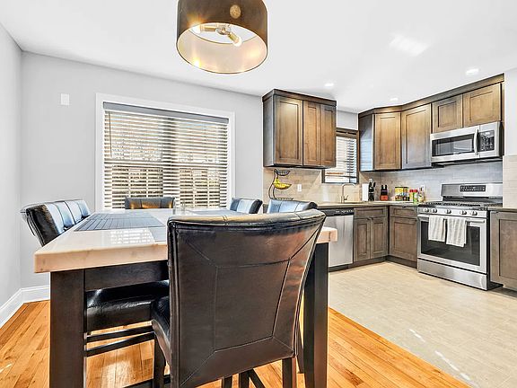 4th image of 2071 46th St