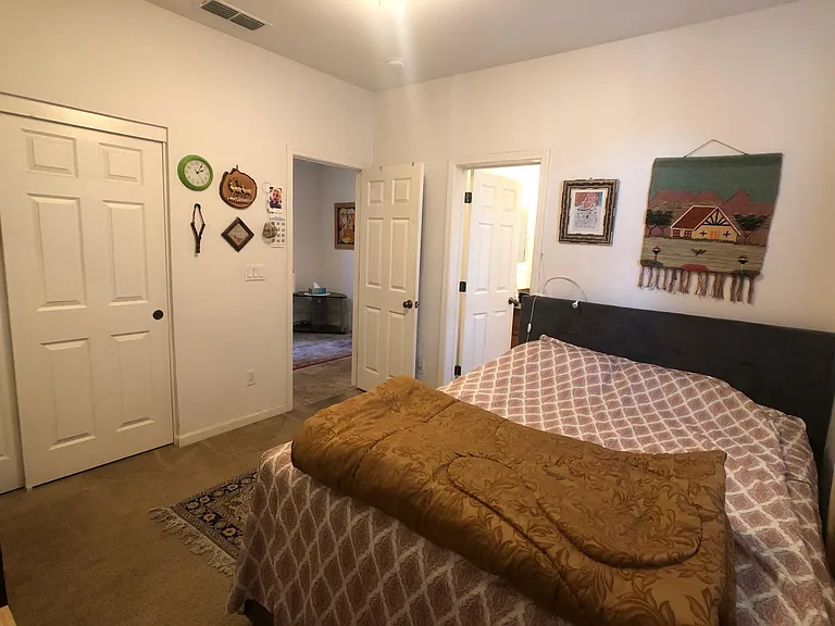 554 Fielding Ln #B — Photo 3