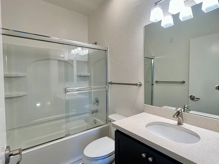 Esposti Park Apartments — Photo 8