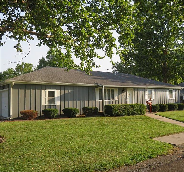 2nd image of 901 E Douglas St