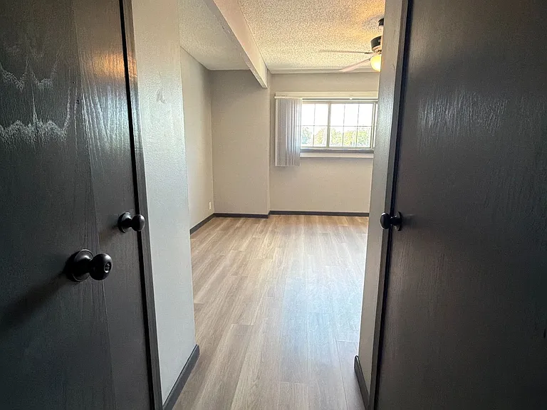 1121 N 28th St #14 — Photo 8