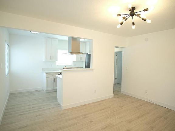 3rd image of 2023 W Jefferson Blvd