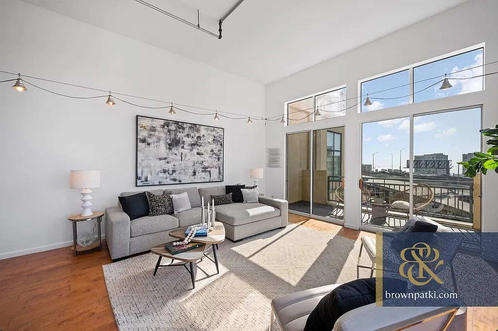 Loft-Style Condo, Office Space, Deck, Views, 2 Car Pkg! | Brown & Patki Inc. — Photo 4