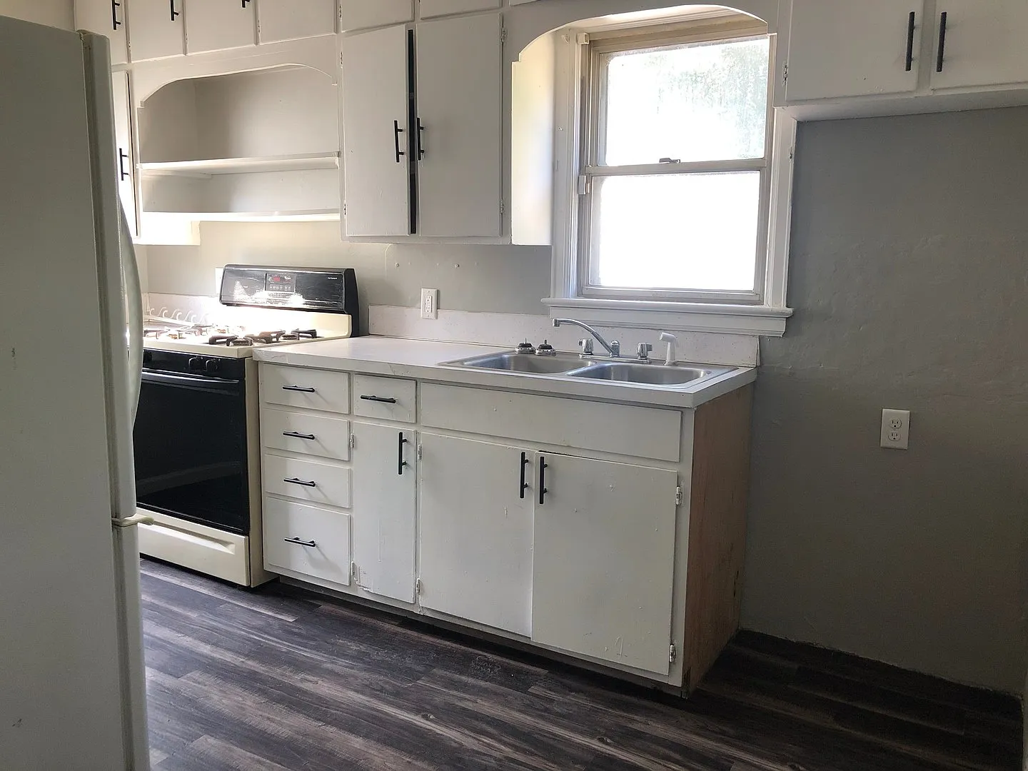 Updated 2 Bedroom, 1 Bathroom House for Rent located at 121 Butler in Waterloo — Photo 3