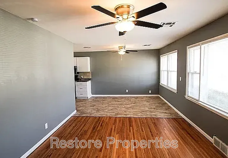 1914 W 46th St — Photo 3