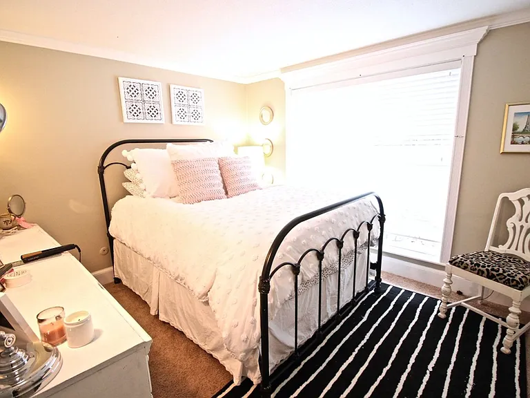Plaza La Belle Apartments — Photo 67