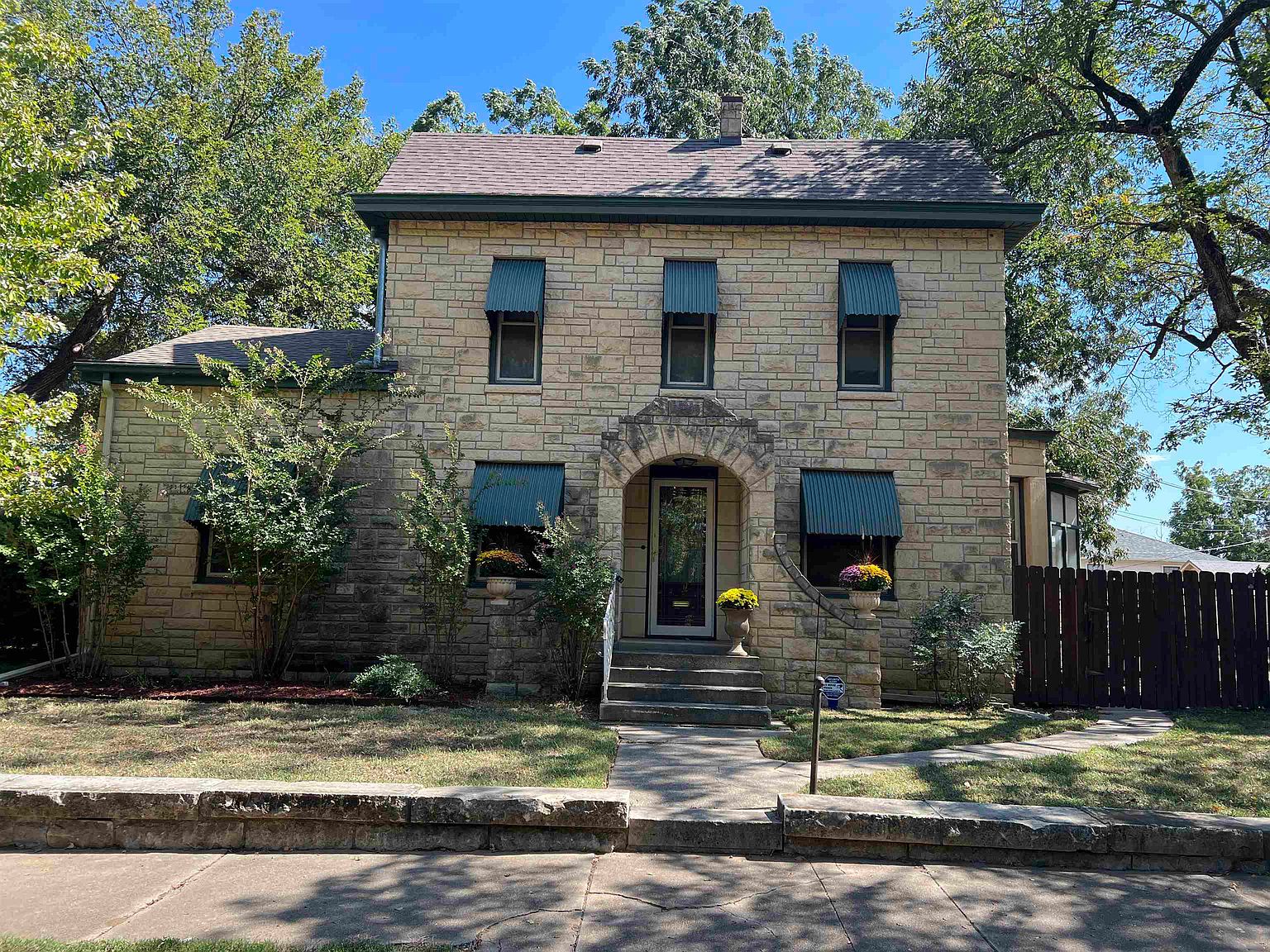 102 S B St, Arkansas City, KS 67005 Zillow