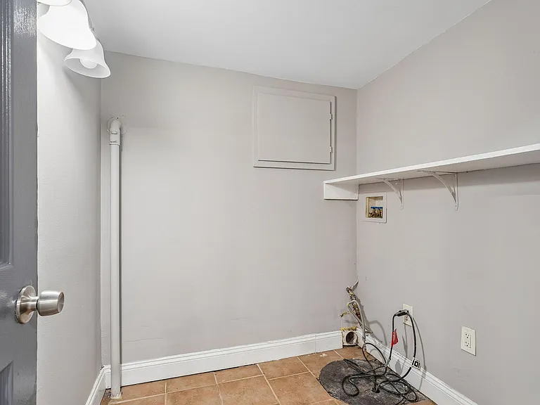 2817 Pelham Ave — Photo 23