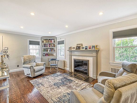 2nd image of 791 Hempstead Ave