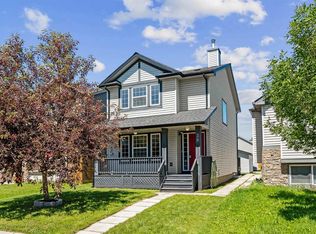 28 S Saddlebrook Gdns NE, Calgary, AB T3J5M6
