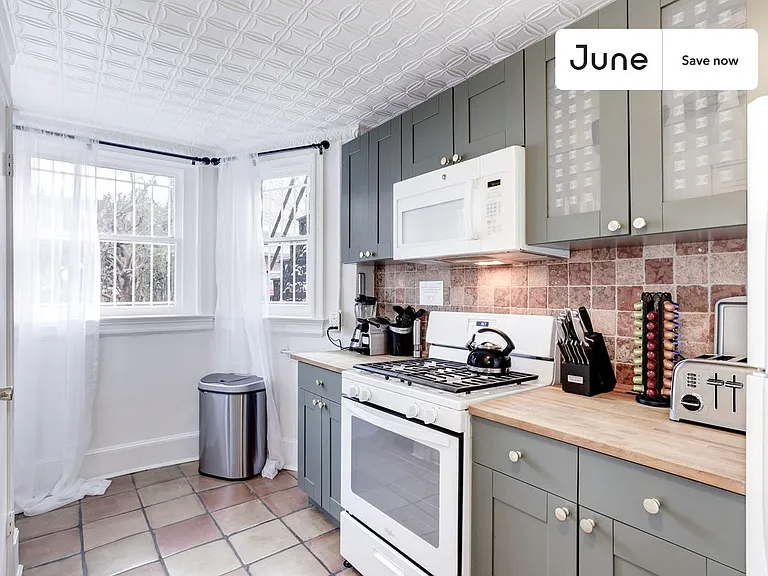 773 10th St SE — Photo 3