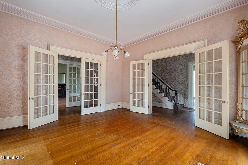 14th image of 14 River Street