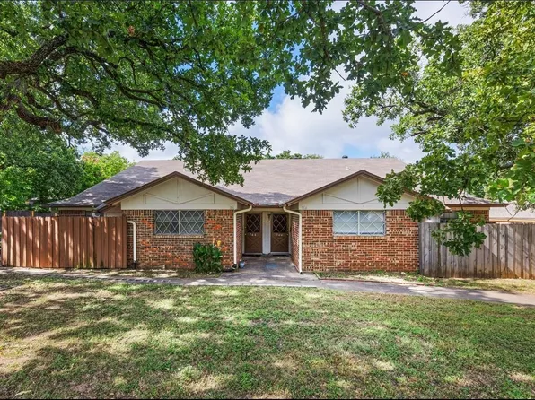 764 E Pecan St, Hurst, TX 76053