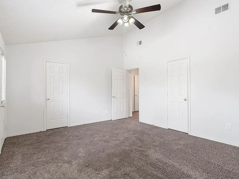 1707 E Walnut Lawn St — Photo 5
