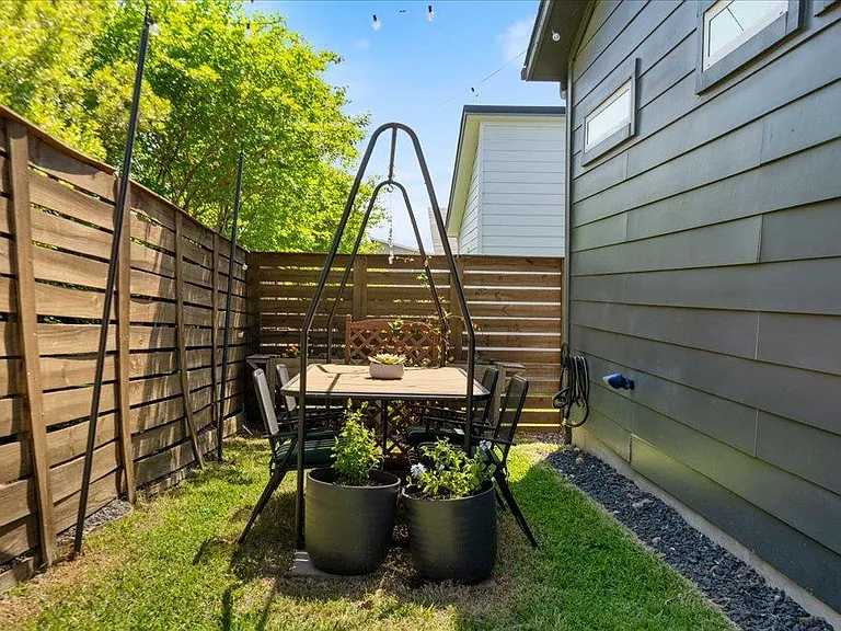 7009 Zachary Dr — Photo 24