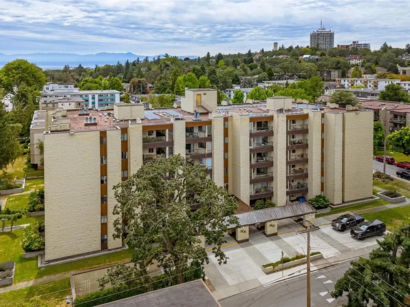 1745 Leighton Rd #310, Victoria, BC V8R 6R6