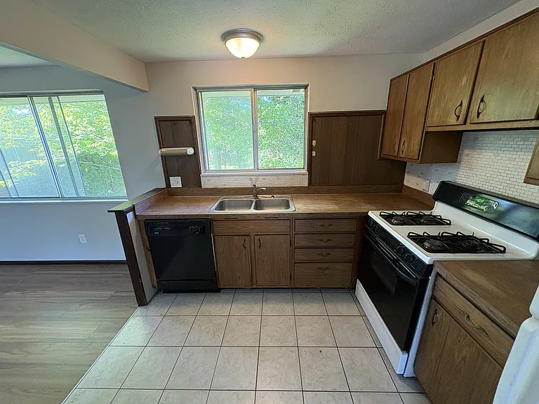 256 Monroe Dr — Photo 11