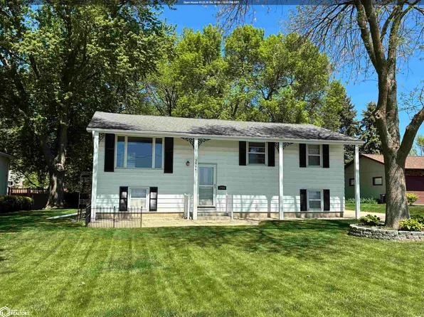 2904 N Shore Dr, Clear Lake, IA 50428