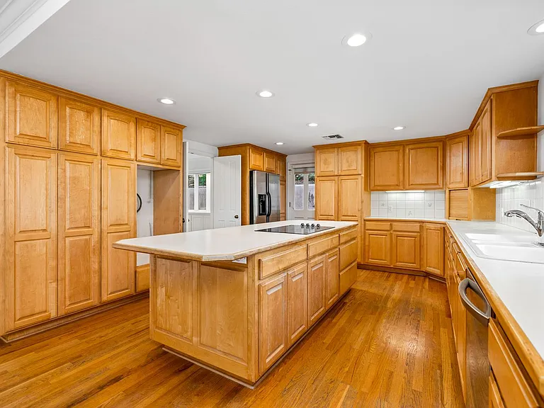 732 Bison Ave — Photo 4
