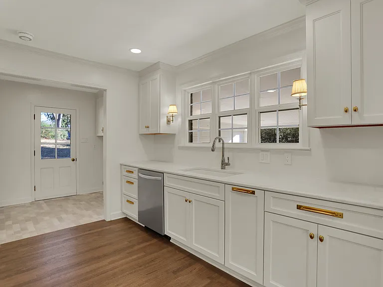 2058 Chatham Cv — Photo 10
