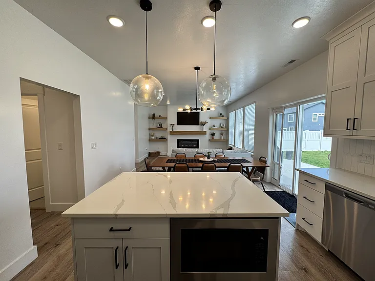 355 W 3085 S — Photo 20
