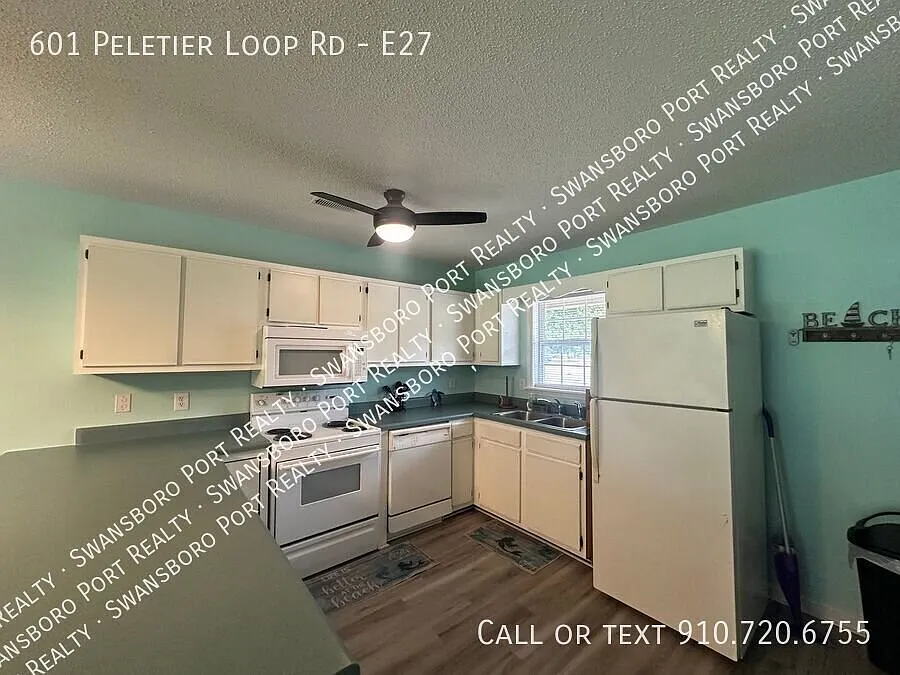 Welcome to our charming townhouse in Pelletier, NC! — Photo 4