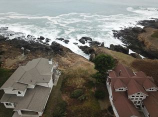 473 Lower Pacific Dr, Whitethorn, CA 95589