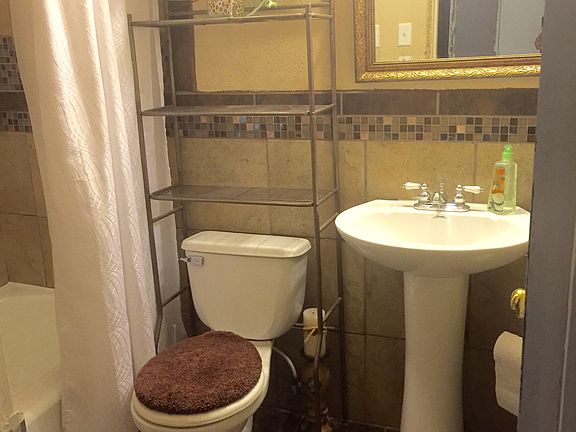 Main bath in hallway